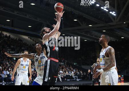 Bologne, Italie. 16th avril 2023. Tornike Shengelia (Segafredo Virtus Bologna) pendant le championnat italien de basket-ball LBA Segafredo Virtus Bologna vs. Dolomiti Energia Trento - Bologna, Italie, 16 avril 2023 à Segafredo Arena - photo: Michele Nucci crédit: Agence de photo indépendante/Alamy Live News Banque D'Images