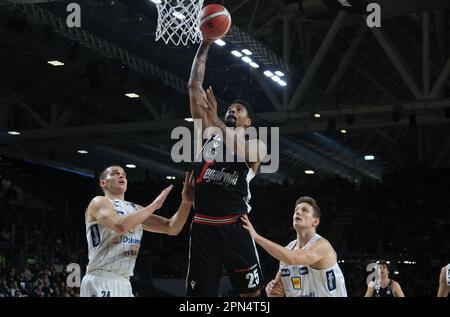 Bologne, Italie. 16th avril 2023. Jordan Mickey (Segafredo Virtus Bologna) pendant le championnat italien de basket-ball de LBA Segafredo Virtus Bologna vs. Dolomiti Energia Trento - Bologna, Italie, 16 avril 2023 à Segafredo Arena - photo: Michele Nucci crédit: Live Media Publishing Group/Alay Live News Banque D'Images