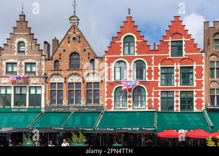 Façades de bâtiments médiévaux dans la Markt (place du marché), Bruges (Bruges), province de Flandre Occidentale, région flamande, Belgique Banque D'Images