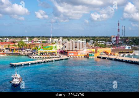 Cozumel, Mexique - 4 avril 2023 : vue sur l'horizon de Cozumel le long du port de croisière. Banque D'Images