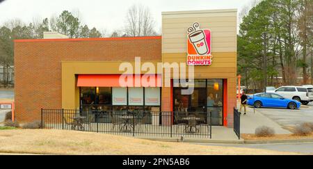 DUNWOODY, GÉORGIE- 23 février 2023 : Dunkin' Donuts est une entreprise multinationale américaine de cafés et de beignets. Il a été fondé par William Rosenberg i Banque D'Images