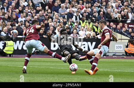 Londres, Royaume-Uni. 16th avril 2023. Bukayo Saka (Arsenal) a tourné lors du match de West Ham contre Arsenal Premier League au London Stadium Stratford. Crédit : MARTIN DALTON/Alay Live News Banque D'Images