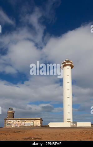 Faro de Punta Pechiguera, l'ancien et le nouveau phare à la pointe sud de Lanzarote, Lanzarote, Canary Island, Espagne Banque D'Images