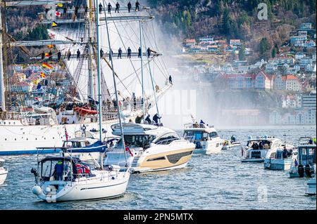 Le Statsraad Lehmkuhl rentre à Bergen après 20 mois en mer dans le monde entier. Banque D'Images