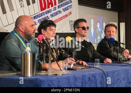 16 avril 2023, Rome, Latium, Italie: Deuxième jour de l'édition 37th de Musicday - salon du vinyle à l'Hôtel Mercure à Rome. La présentation de la réédition de l'album d'Armando Trovajoli ''au nom du Seigneur'' a pris part. Invités au photocall: Mariapaola Trovajoli, Franco Bixio, Dario Salvatori, Maurizio Abeni, Fabio Frizzi, Massimo Buffa, Claudio Fuiano. Modérateur Renato Marengo. Dans la présentation de l'après-midi du disque d'Irene Grandi avec signature/copies, ''IO in Blues''. Après la présentation avec la Vénus de honte du CD 'Dancefloor Nostalgia': La journée se termine avec l'absolu Banque D'Images