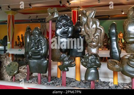 FUNCHAL, PORTUGAL - 24 AOÛT 2021 : il s'agit d'expositions de sculptures africaines au musée de Monte. Banque D'Images