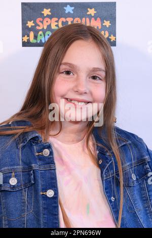 West Hollywood, Californie, États-Unis. 15th avril 2023. Emily Johnson assistait au film « Boys Don't Wear Dresses » au Fiesta Hall à West Hollywood, Californie. Crédit: Sheri Determan Banque D'Images