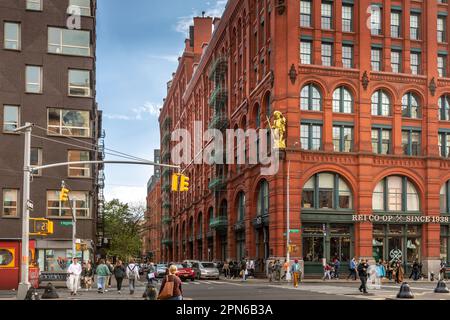 New York, Etats-Unis - 23 avril 2022: Le quartier de la petite Italie dans le bas de Manhattan près de la rue Mulberry. Il est devenu plus petit à mesure que Chinatown s'agrandit. Banque D'Images