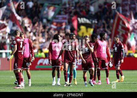 Turin, Italie. 16th avril 2023. Les joueurs de Torino FC regarder abattu à la fin de la série Un match de football entre Torino FC et nous Salernitana au Stadio Olimpico sur 16 avril 2023 à Turin, Italie . Credit: Marco Canoniero / Alamy Live News Banque D'Images