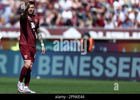 Turin, Italie. 16th avril 2023. Nemanja Radonjic de Torino FC gestes pendant la série Un match de football entre Torino FC et nous Salernitana au Stadio Olimpico sur 16 avril 2023 à Turin, Italie . Credit: Marco Canoniero / Alamy Live News Banque D'Images