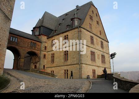 Château médiéval et Renaissance des Landtombes, aile est, au sommet de Schlossberg, abrite actuellement le Musée d'Histoire culturelle de Marburg, Allemagne Banque D'Images