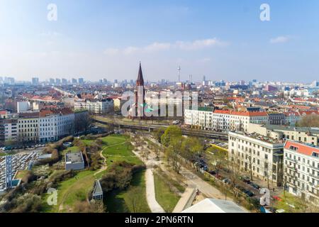 Vue aérienne du parc Gorlitzer à Kreuzberg, Berlin, Allemagne Banque D'Images