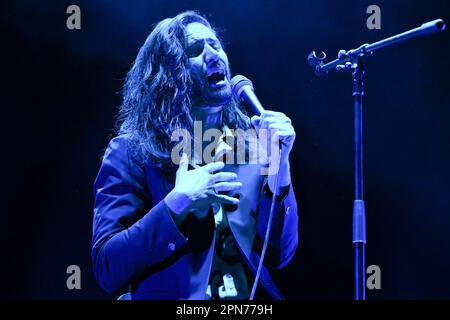 Padoue, Italie. 16th avril 2023. Aimone Romizi au cours de Fast Animals et Slow Kids -Concerto in Quattro Atti per Piccola Orchestra Da Camera, concert de musique à Padoue, Italie, 16 avril 2023 crédit: Agence de photo indépendante/Alamy Live News Banque D'Images