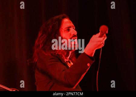 Padoue, Italie. 16th avril 2023. Aimone Romizi au cours de Fast Animals et Slow Kids -Concerto in Quattro Atti per Piccola Orchestra Da Camera, concert de musique à Padoue, Italie, 16 avril 2023 crédit: Agence de photo indépendante/Alamy Live News Banque D'Images