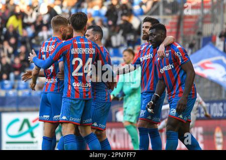 Caen, France. 15th avril 2023. © PHOTOPQR/OUEST FRANCE/Martin ROCHE/OUEST-FRANCE ; Caen ; 15/04/2023 ; ce samedi 15 avril 2023 la 31 ème journée de Ligue 2 BKT Stade Malherbe de Caen - Paris FC Alexandre Mendy Hugo Vandermersch et Quentin Daubin Photographe: Martin ROCHE *** Légende locale *** crédit: MAXPPP/Alay Live News Banque D'Images