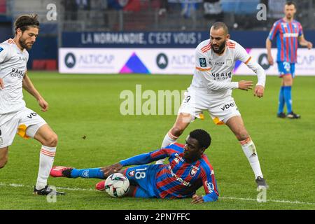 Caen, France. 15th avril 2023. © PHOTOPQR/OUEST FRANCE/Martin ROCHE/OUEST-FRANCE ; Caen ; 15/04/2023 ; ce samedi 15 avril 2023 la 31 ème journée de Ligue 2 BKT Stade Malherbe de Caen - Paris FC Mananga Mbock Hianga et Khalid Boutaib et Paul Basamy Lasne photographe: Martin *** nouvelles locales Roche/Martiy crédit: MAXPPP Live Banque D'Images