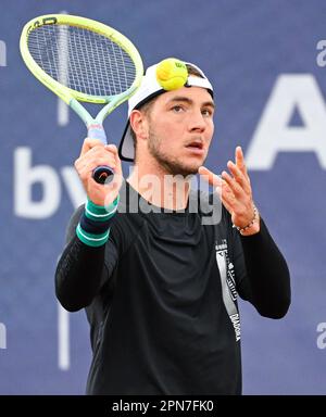 Munich, Allemagne. 17th avril 2023. Tennis, ATP Tour - Munich, hommes célibataires. Jan-Lennard Struff (Allemagne) pratique un tribunal. Credit: Sven Hoppe/dpa/Alay Live News Banque D'Images