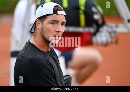 Munich, Allemagne. 17th avril 2023. Tennis, ATP Tour - Munich, hommes célibataires. Jan-Lennard Struff (Allemagne) pratique un tribunal. Credit: Sven Hoppe/dpa/Alay Live News Banque D'Images