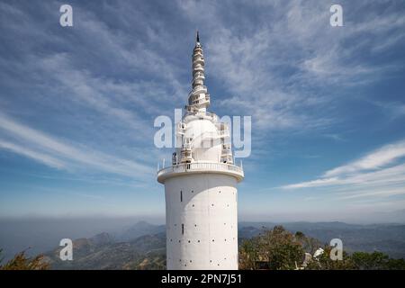 Tour Ambuluwawa dans les hauts plateaux du centre du Sri Lanka. L'architecture de la tour combine les influences de quatre religions (bouddhisme, hindouisme, christianisme et Banque D'Images