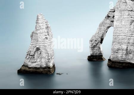 Formation rocheuse avec arche d'Étretat, Côte d'Alabâtre, Normandie, France Banque D'Images