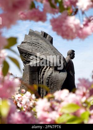 IVANO-FRANKIVSK, UKRAINE - 14 AVRIL 2023 - le monument d'Ivan Franko, poète, écrivain, critique social et littéraire ukrainien, journaliste, interprète Banque D'Images