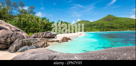 Paysage panoramique avec superbe plage aux Seychelles. Banque D'Images