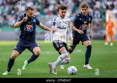 Varsovie, Pologne. 16th avril 2023. Jesper Karlstrom (L), Michal Skoras (R) de Lech et Ernest Muci (C) en action pendant le match polonais de la Ligue PKO Ekstraklasa entre Legia Warszawa et Lech Poznan au Maréchal Jozef Pilsudski Legia Warsaw Municipal Stadium. Score final; Legia Warszawa 2:2 Lech Poznan. (Photo de Mikolaj Barbanell/SOPA Images/Sipa USA) crédit: SIPA USA/Alay Live News Banque D'Images