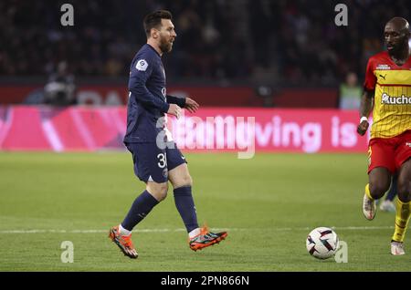 Lionel Messi du PSG lors du championnat de France Ligue 1, match de football entre Paris Saint-Germain (PSG) et RC Lens on 15 avril 2023 au stade du Parc des Princes à Paris, France - photo : Jean Catuffe/DPPI/LiveMedia Banque D'Images