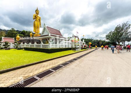 Parc municipal de Hat Yai, sud de la Thaïlande Songkhai, complexe de Bouddha debout Banque D'Images