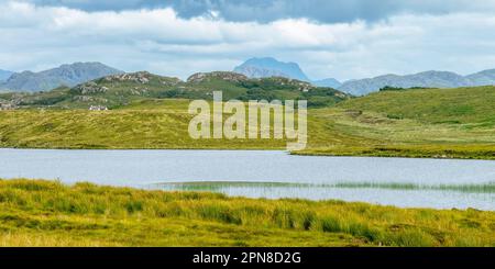 Vue sur le Loch Bad a Chrota près de Gairloch, dans les Highlands du Nord-Ouest, Écosse, Royaume-Uni Banque D'Images