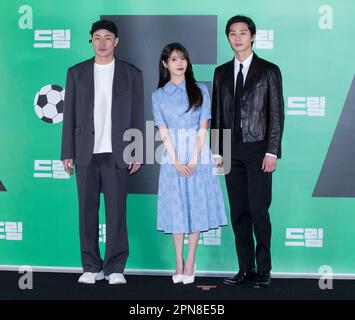 Séoul, Corée du Sud. 17th avril 2023. (De gauche à droite) le réalisateur sud-coréen Lee Byeong-heon, la chanteuse et actrice Lee Ji-eun (nom de la scène: IU) et l'acteur Park Seo-joon, appel photo pour le film Aperçu de rêve au cinéma Megabox à Séoul, Corée du Sud sur 17 avril 2023. Le film s'ouvre sur 26 avril. (Photo de Lee Young-ho/Sipa USA) crédit: SIPA USA/Alay Live News Banque D'Images