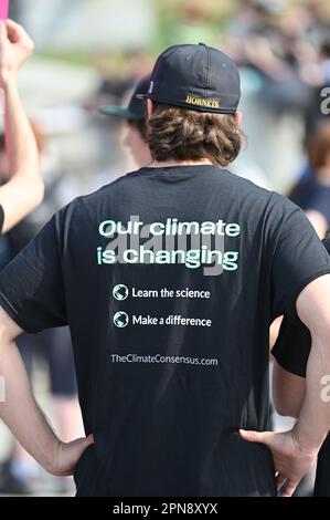 Les jeunes du rassemblement 2023 pour la planète du Youth lobby à la Vermont State House, Montpelier, VT, États-Unis, appellent à une action législative sur le changement climatique. Banque D'Images