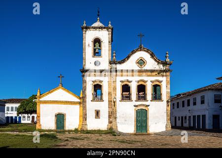 Le style jésuite baroque-rococo de l'église Santa Rita de Cassia datant du 18th siècle à Paraty, sur la Costa Verde du Brésil Banque D'Images