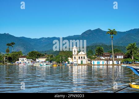 Le style jésuite baroque-rococo de l'église Santa Rita de Cassia datant du 18th siècle à Paraty, sur la Costa Verde du Brésil Banque D'Images