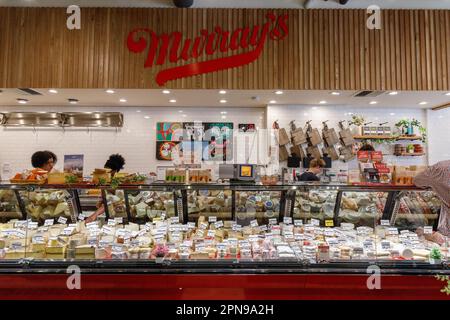 Murray's Cheese Bar aka Shop, une institution de Bleecker Street, Greenwich Village, New York City. Banque D'Images