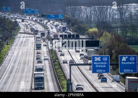 Autoroute A3 près de Flörsheim, avant la jonction de l'autoroute Mönchhof, voie rétrécir en raison des travaux routiers, Hesse, Allemagne Banque D'Images