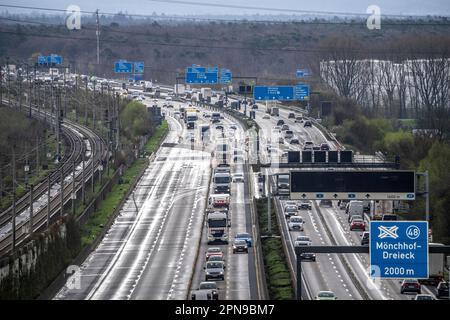 Autoroute A3 près de Flörsheim, avant la jonction de l'autoroute Mönchhof, voie rétrécir en raison des travaux routiers, Hesse, Allemagne Banque D'Images