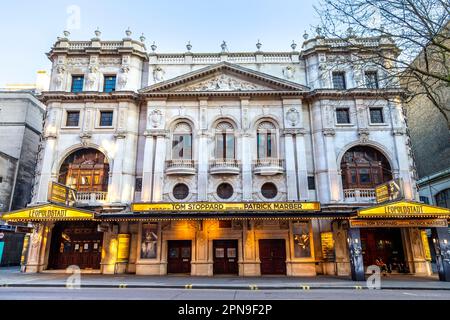 Extérieur du Wyndham Theatre dans le West End jouant à Leopoldstadt, Londres, Angleterre, Royaume-Uni Banque D'Images