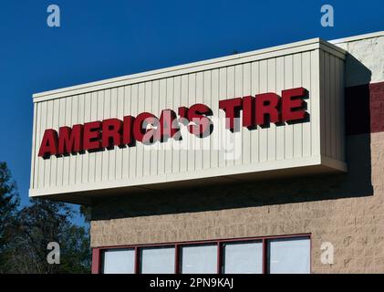 Panneau America's tire Store en Californie Banque D'Images