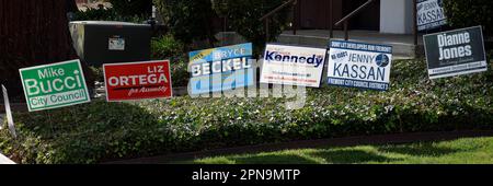 La campagne s'affiche devant le siège social de Democratic, dans la région d'Ohlone, à Fremont, en Californie, Banque D'Images