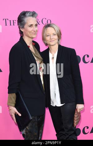 15 avril 2023, Los Angeles, Californie, Etats-Unis : ALEXANDRA HEDISON (L) et JODIE FOSTER assistent au Gala du Musée d'art contemporain (MOCA). (Credit image: © Charlie Steffens/ZUMA Press Wire) USAGE ÉDITORIAL SEULEMENT! Non destiné À un usage commercial ! Banque D'Images