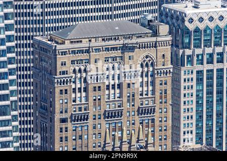 Un Grand Central place a ouvert ses portes en 1930 sous le nom de Lincoln Building. La tour de bureaux en brique et pierre se trouve en face du Grand Central terminal. Banque D'Images