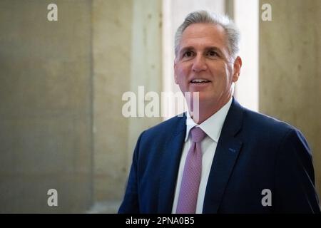 Washington, États-Unis. 17th avril 2023. Le président de la Chambre Kevin McCarthy (R-CA) arrive aux États-Unis Capitole, à Washington, DC, lundi, 17 avril, 2023. (Graeme Sloan/Sipa USA) Credit: SIPA USA/Alay Live News Banque D'Images