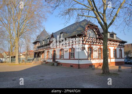 Maison de Coachman construite en 1901 et ancienne Villa Wellensiek et restaurant actuel Donna Mia, Fischmarkt, Vieille ville, Speyer, Rhénanie-Palatinat Banque D'Images