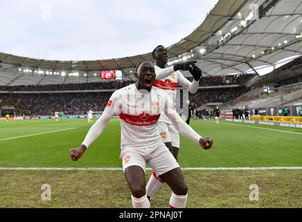 Célébration des buts Tanguy Coulibaly VfB Stuttgart (07) et Silas Katompa Mvumpa VfB Stuttgart (14), Mercedes-Benz Arena, Stuttgart Banque D'Images