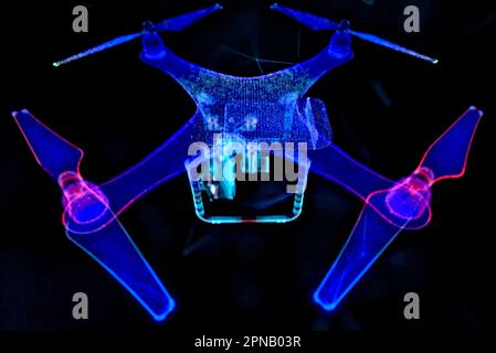 Drone avec caméra en bleu foncé. Quadriptère abstrait avec points, lignes, étoiles et particules Banque D'Images