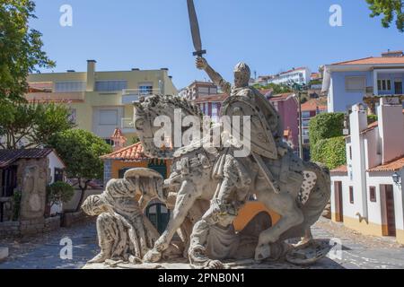 Coimbra, Portugal - septembre 7th 2019 : sculpture Afonso Henriques, premier roi du Portugal. Portugal dos Pequenitos, Coimbra Banque D'Images