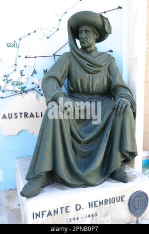 Coimbra, Portugal - septembre 7th 2019 : sculpture du Prince Henry The Navigator. Artiste inconnu. Portugal dos Pequenitos, Coimbra Banque D'Images