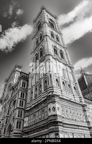 Campanile de Giotto, ou clocher, à côté du Duomo, la cathédrale de Florence. Florence, Toscane, Italie. Le centre historique de Florence est une WO UNESCO Banque D'Images