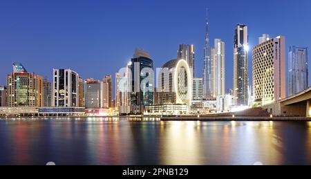 Dubaï, Émirats Arabes Unis, 12 janvier 2023 : les gratte-ciel de Dubaï à Nigth, Émirats Arabes Unis Banque D'Images